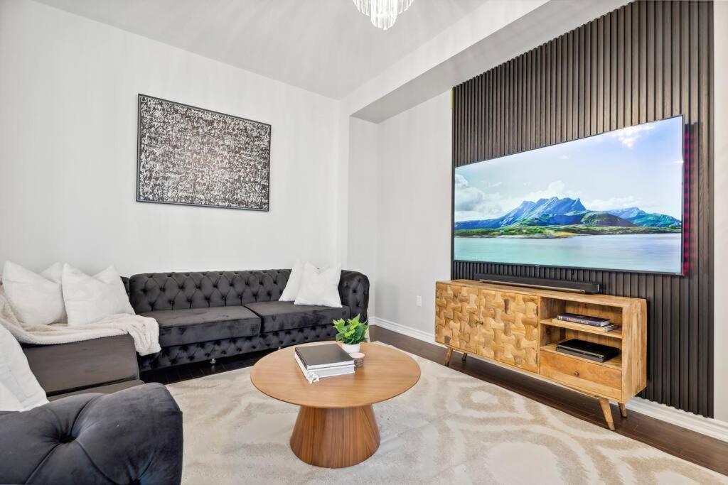 Barrie Luxe, Pool Table 6 Bedroom 6 Ba Custom Design A+ Location المظهر الخارجي الصورة